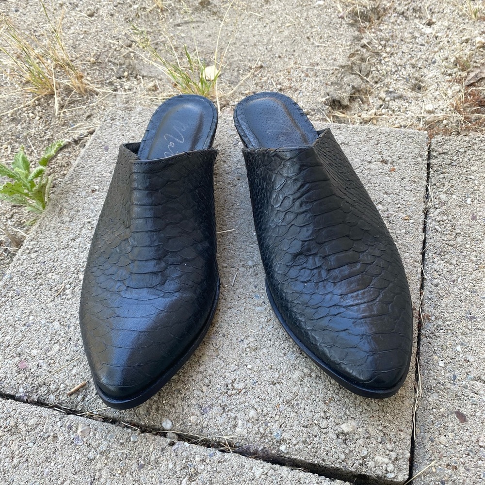 Matisse | Black Leather Clover Mules